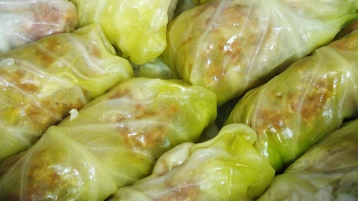 Sådan forbereder du hurtigt kål til fyldt kål uden at koge: bladene bliver bløde og rives ikke i stykker