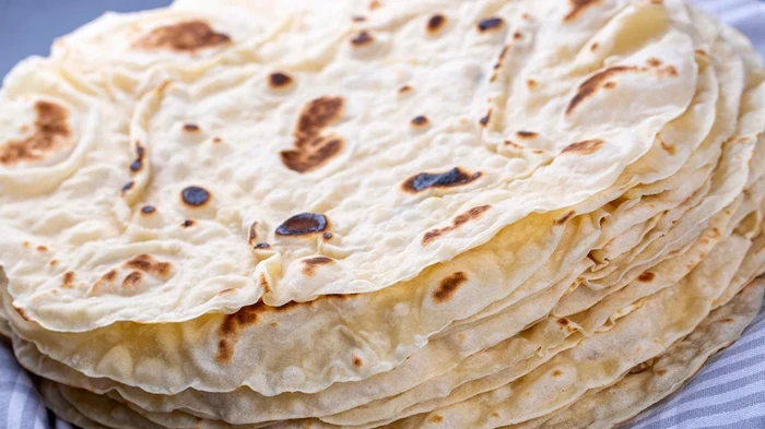 Sådan laver du tynde, hjemmelavede pitabrød